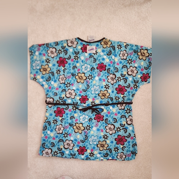 S.C.R.U.B.S , scrub top. Small - Picture 6 of 6